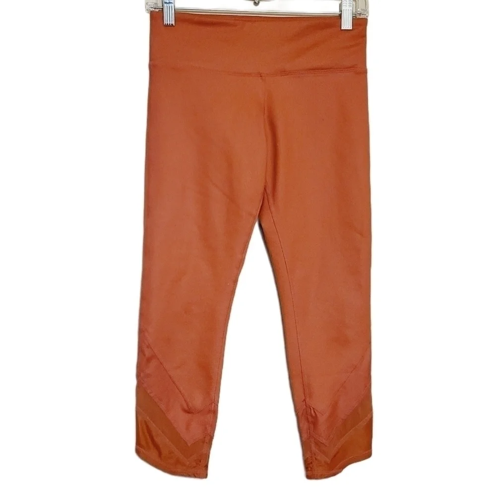 Alo Yoga | Edge Capri Leggings w/ Sheer Cutouts (Size Small)